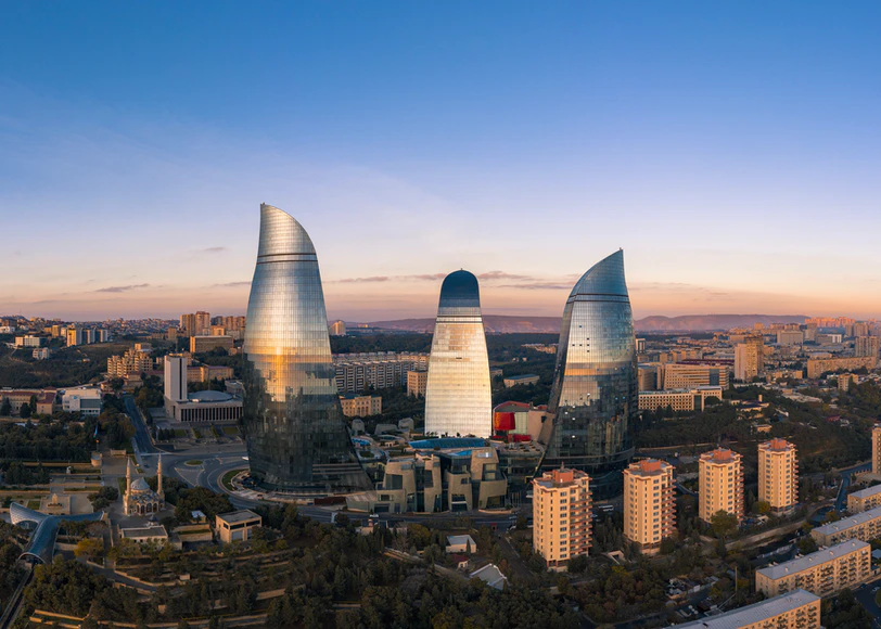 C4IR u Azerbejdžanu ima za cilj da na najbolji način pruži podršku 4IR i omogući državi da postane jedan od lidera u primeni novih tehnologija. Nastao je pod okriljem Ministarstva zdravlja, a njegove funkcije obavlja Centar za analizu i koordinaciju 4IR.